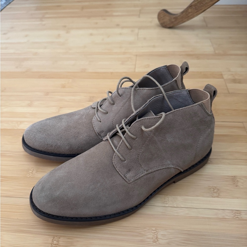 Men's Tan Suede Chukka Boots